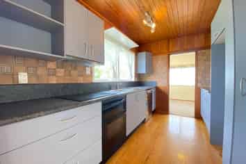 13 The Rosebowl, Sunnyhills