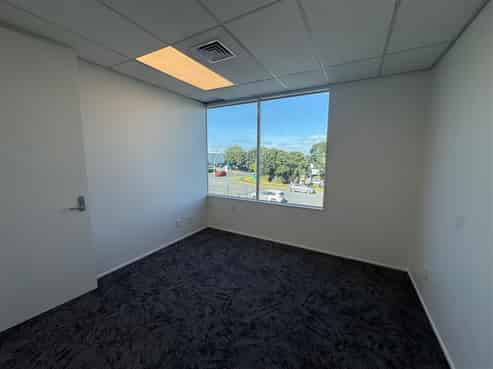 Mt Wellington Sublease with 2 Parks