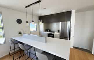 59 Saddleback Grove, Karori