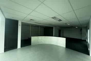 Ground floor office with 5 parks