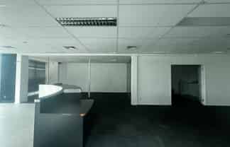 Ground floor office with 5 parks