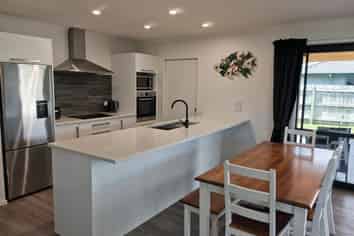 17 Roto View, One Tree Point