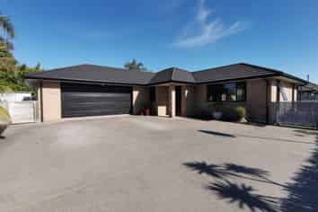 17 Roto View, One Tree Point