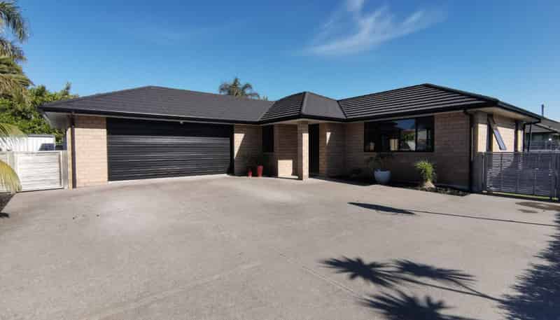 17 Roto View, One Tree Point