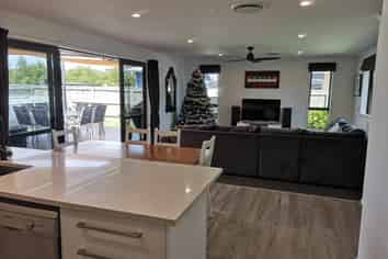 17 Roto View, One Tree Point