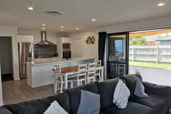 17 Roto View, One Tree Point