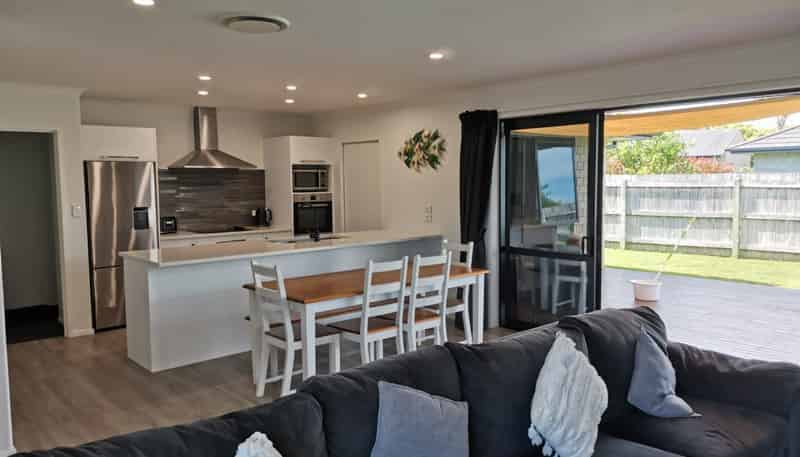 17 Roto View, One Tree Point