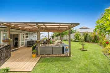 22 Downer Street, Helensville