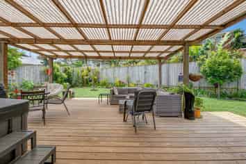 22 Downer Street, Helensville