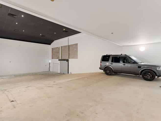 Substantial Mount Land & Buildings