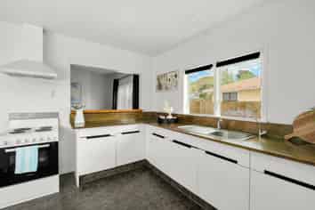 6 Duke Street, Tamarau