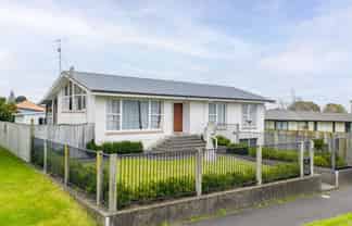 39 Springfield Crescent , Enderley