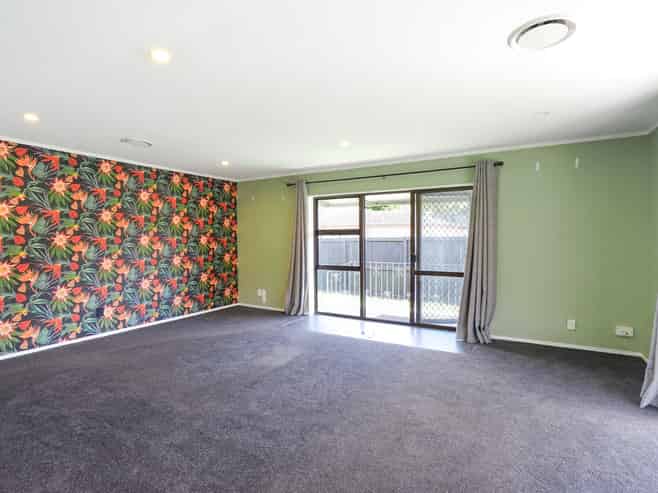 2/6B Youngs Road, Papakura