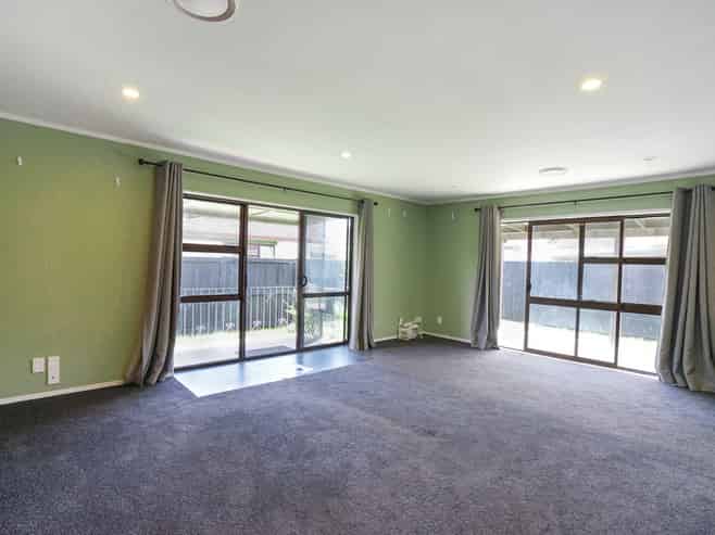 2/6B Youngs Road, Papakura