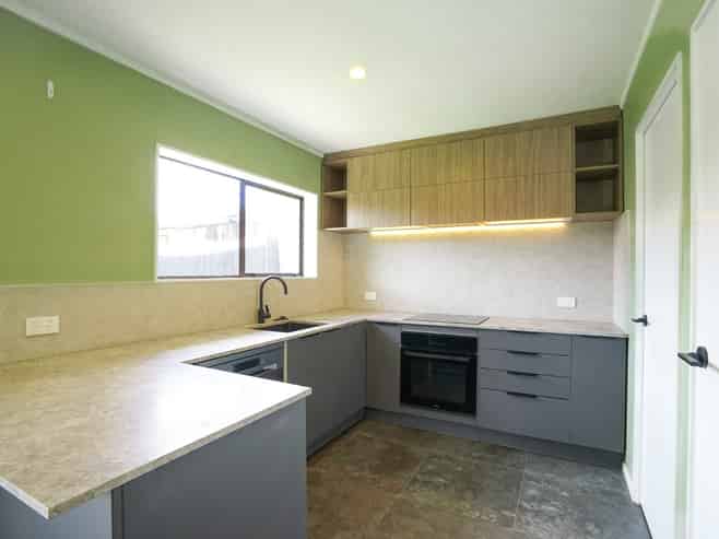 2/6B Youngs Road, Papakura