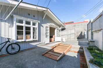 91A Queens Drive, Lyall Bay