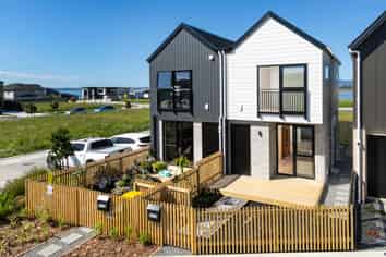 2/18 Scott Road, Hobsonville