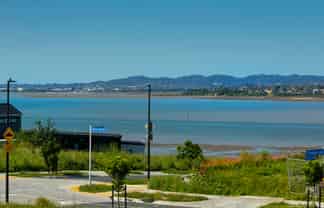 2/18 Scott Road, Hobsonville