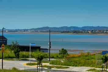 2/18 Scott Road, Hobsonville