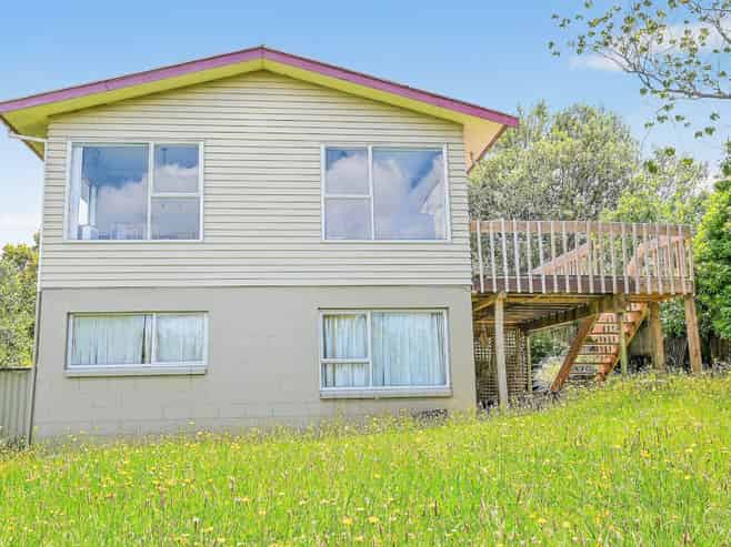 220 Glamorgan Drive, Northcross