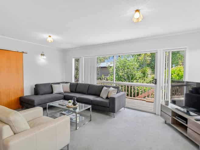 220 Glamorgan Drive, Northcross