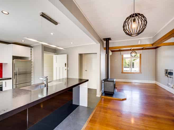 7 Main Street, Hospital Hill