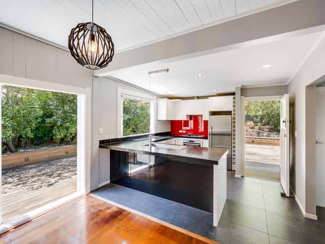 7 Main Street, Hospital Hill