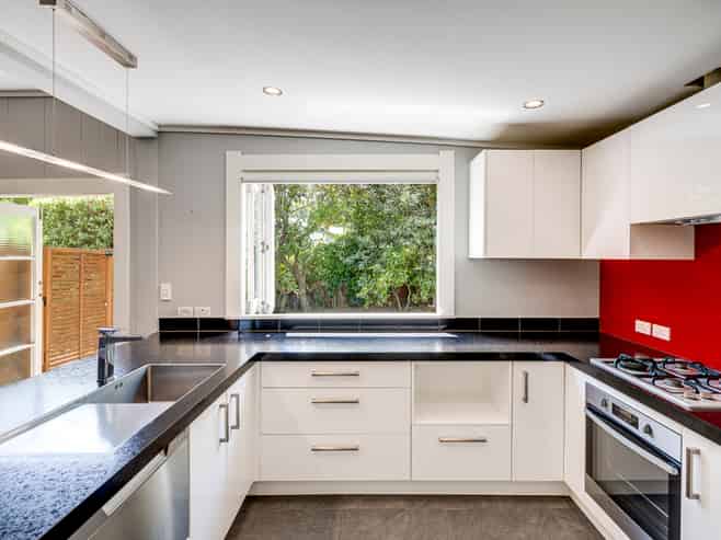 7 Main Street, Hospital Hill