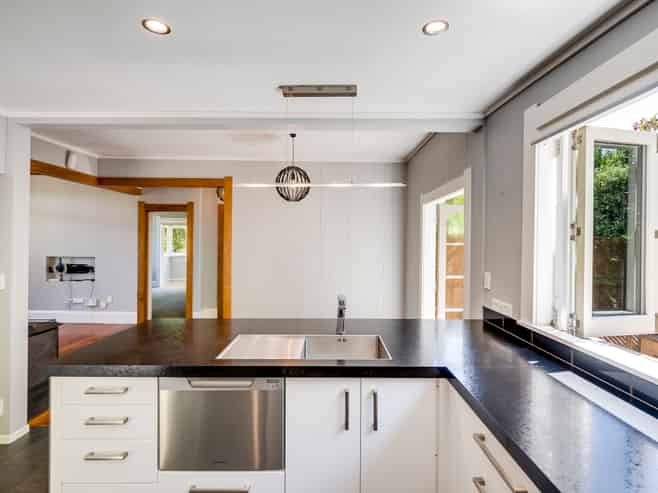 7 Main Street, Hospital Hill