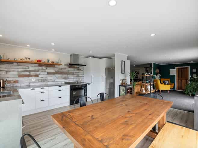 525 Valley Road, Kaiwaka