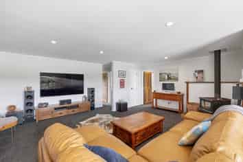 525 Valley Road, Kaiwaka