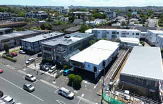 Professional first floor Takapuna office