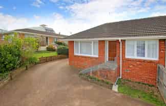 2/122 Lake Road, Belmont