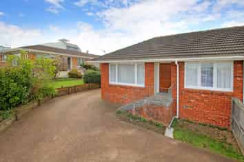 2/122 Lake Road, Belmont