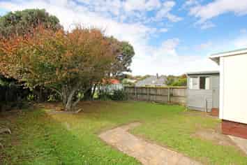 2/122 Lake Road, Belmont