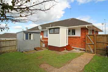 2/122 Lake Road, Belmont