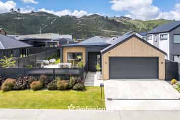 13 Castletown Street, Wallaceville