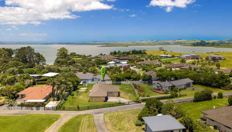 48 Omana Avenue, Helensville