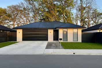 23 Crossley Avenue, Woodend