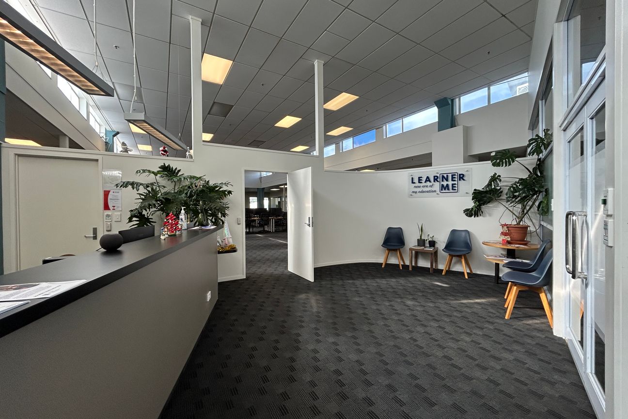 Modern Spacious Offices in the Top Town Complex - Aanzicht 4
