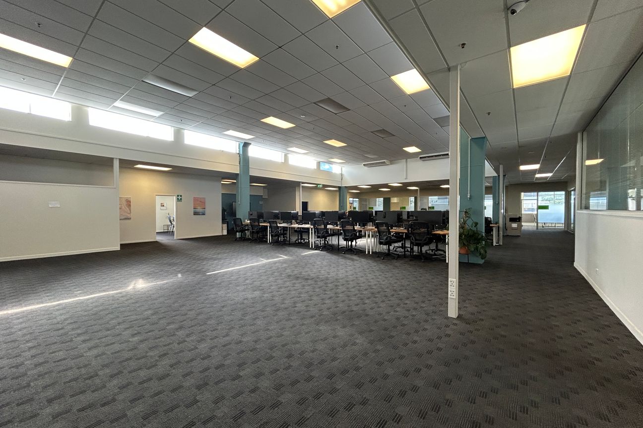 Modern Spacious Offices in the Top Town Complex - Aanzicht 5