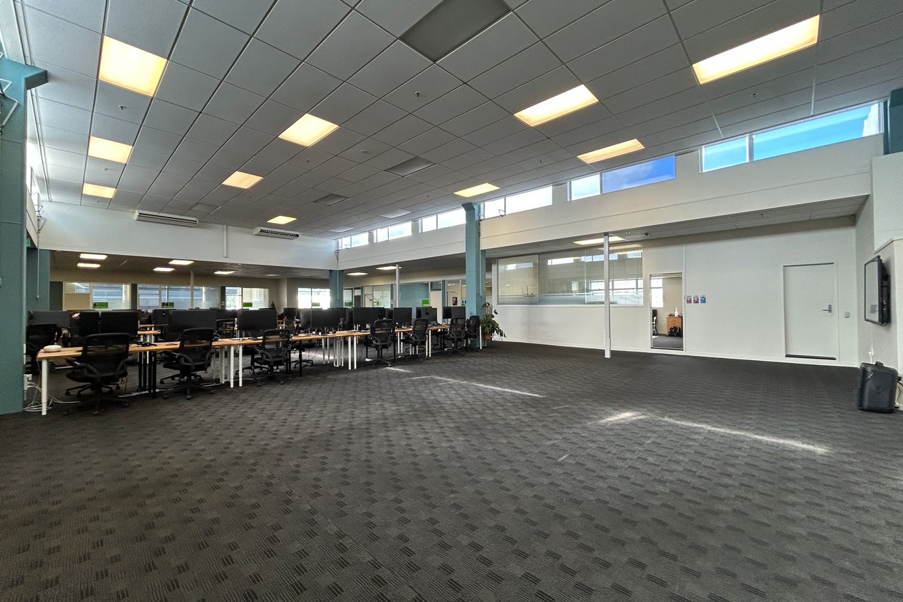 Modern Spacious Offices in the Top Town Complex - Meer