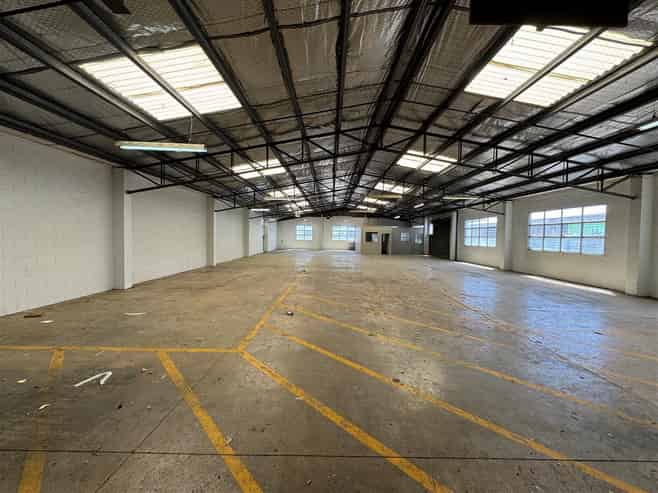 Dual Access Warehouse with Road Profile