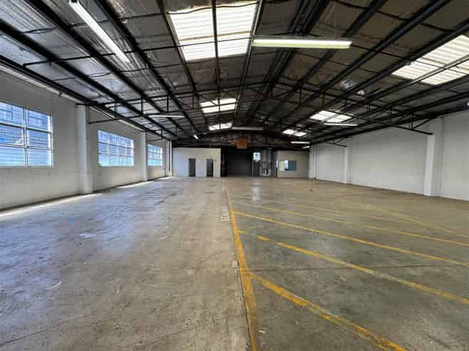 Dual Access Warehouse with Road Profile