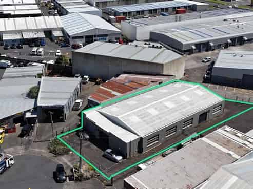 Dual Access Warehouse with Road Profile