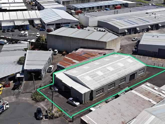 Dual Access Warehouse with Road Profile