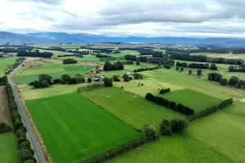 1148 Blackmount Redcliff Road, Whare Creek