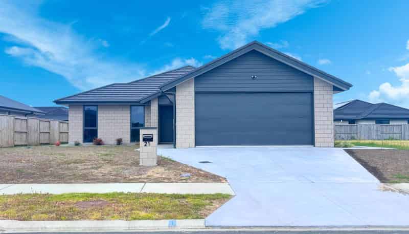 21 Taurangawaka Road, One Tree Point