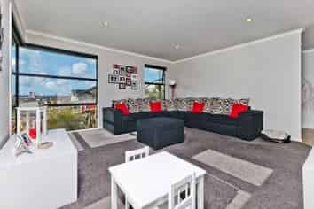 2 Steamer Road, Silverdale