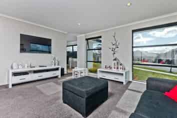 2 Steamer Road, Silverdale